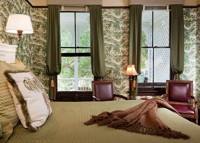 Azalea Inn And Villas
